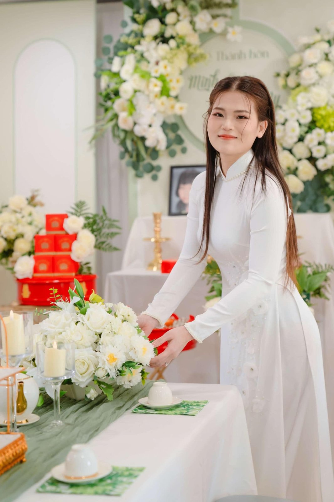 Bride in classic bridal makeup
